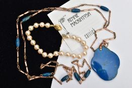 A PENDANT NECKLACE AND AN IMITATION PEARL BRACELET, the necklace suspending a blue hardstone