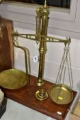 A SET OF BRASS AVERY SCALES TO WEIGH 2LB, complete with a set of weights, height approximately 59cm