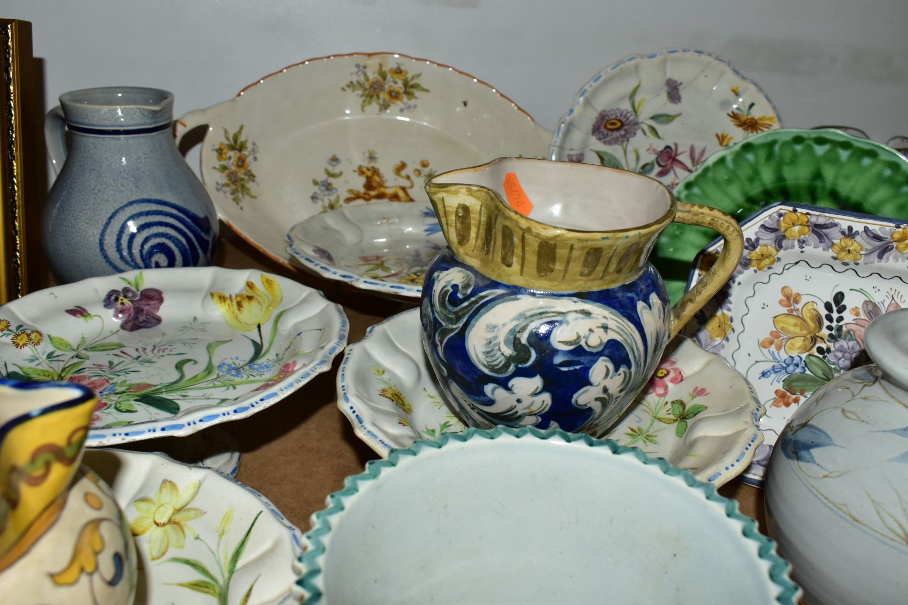 A GROUP OF CONTINENTAL AND STUDIO POTTERY, approximately thirty five pieces to include two tin - Image 6 of 7