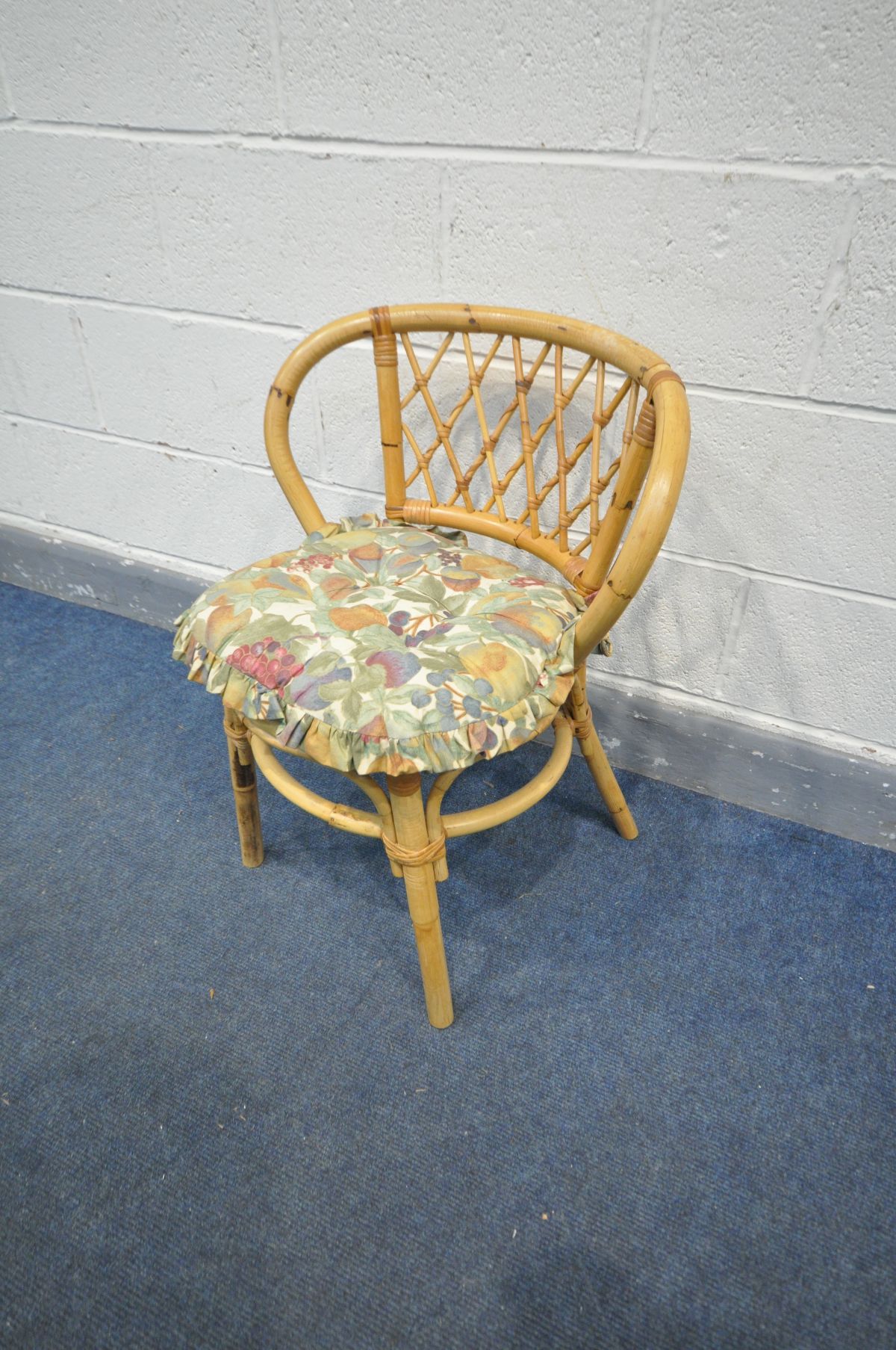 A QUANTITY OF WICKER FURNITURE, to include a pair of conservatory chairs, a kitchen table with a two - Image 4 of 6