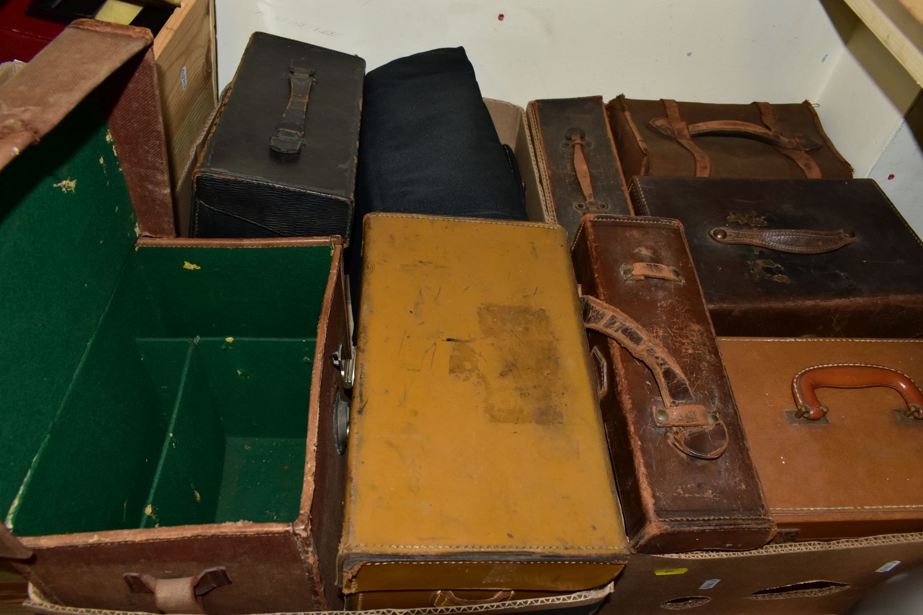 SEVEN BOXES OF ANTIQUE AND VINTAGE CAMERAS, to include a Zeiss Ikon sheet film camera with Compur - Image 8 of 8