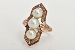 A YELLOW METAL CULTURED PEARL RING, mounted with three slightly graduated cultured pearls, within