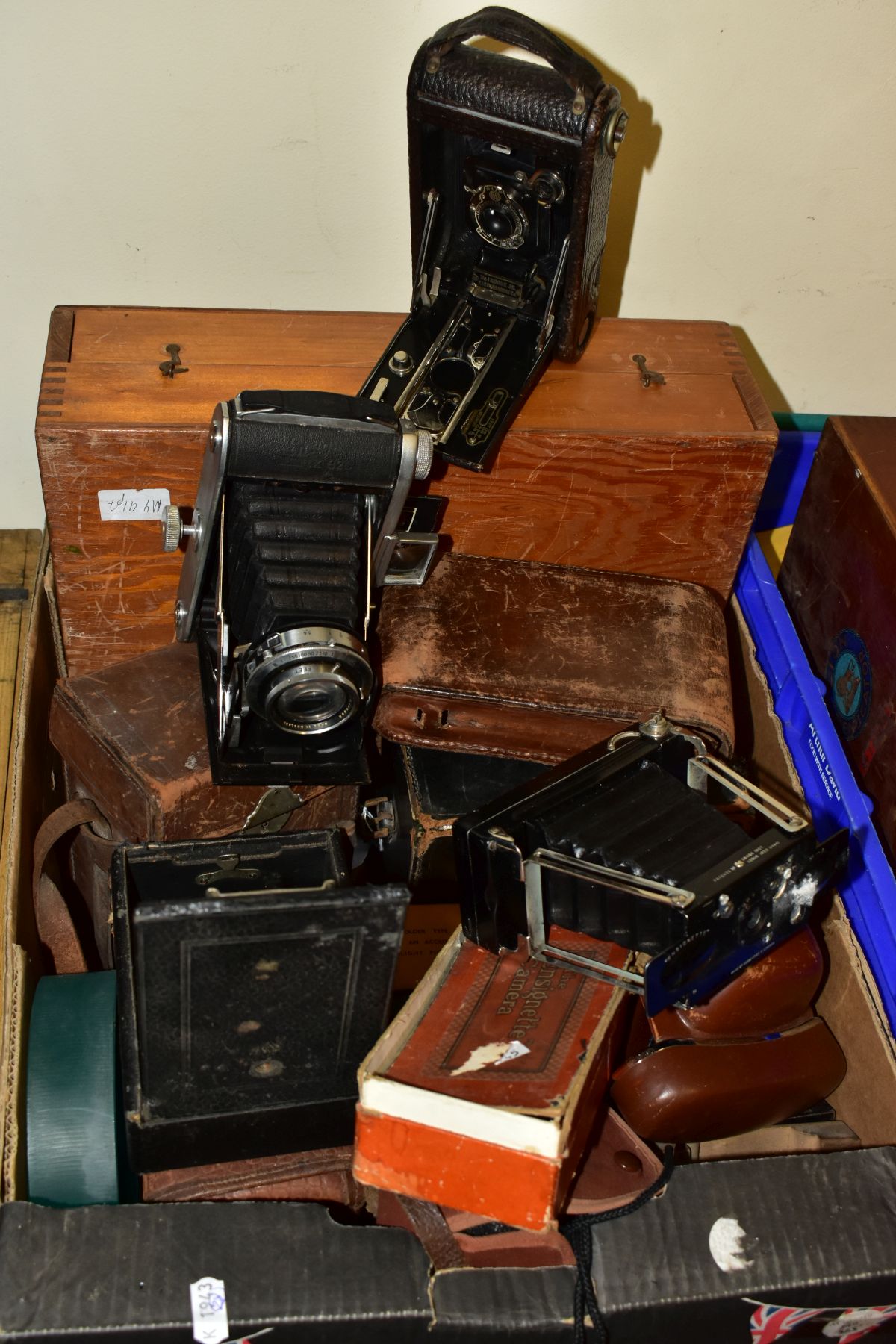 SEVEN BOXES OF ANTIQUE AND VINTAGE CAMERAS, to include a Zeiss Ikon sheet film camera with Compur - Image 2 of 8