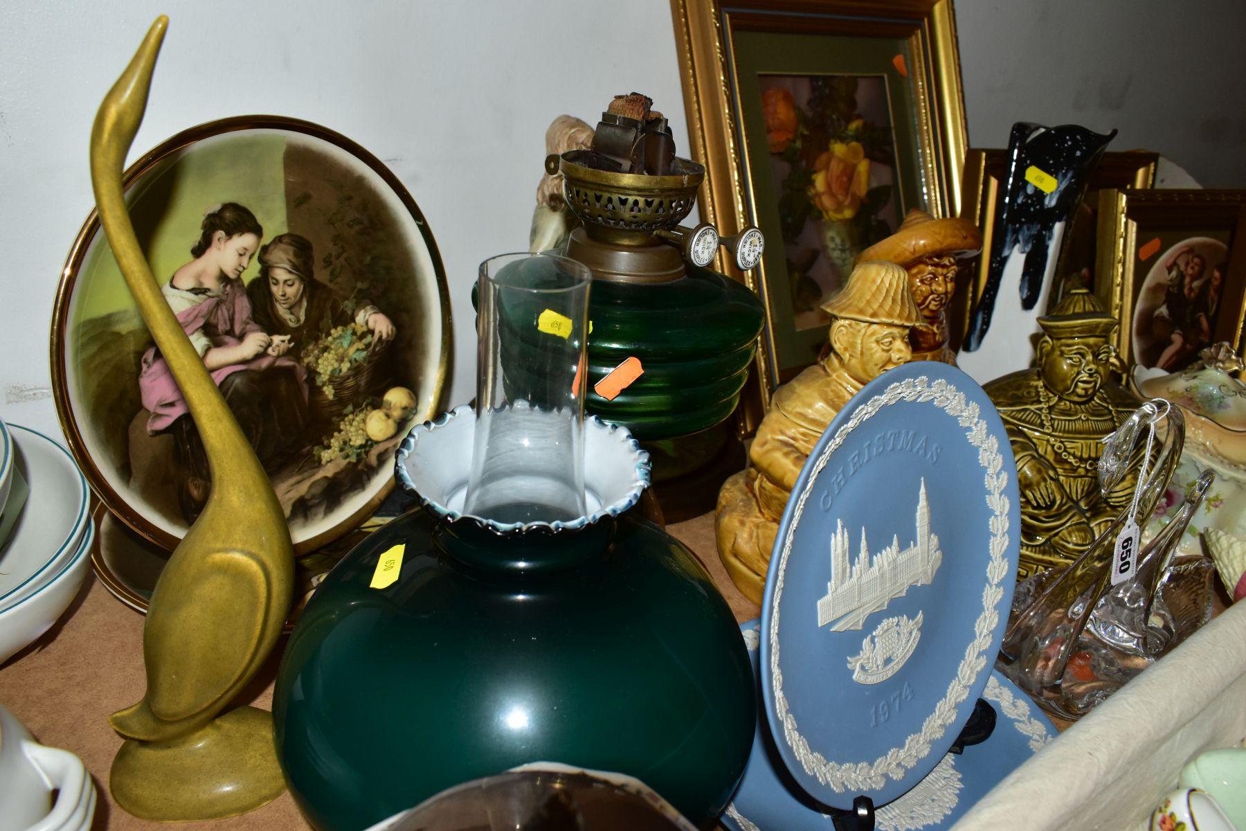 A GROUP OF CERAMICS, GLASS WARES AND SUNDRY ITEMS, to include a cased pair of Wedgwood Jasperware - Image 6 of 6