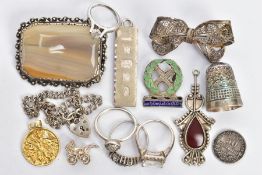 AN ASSORTMENT OF SILVER AND WHITE METAL JEWELLERY, to include a silver ingot, hallmarked