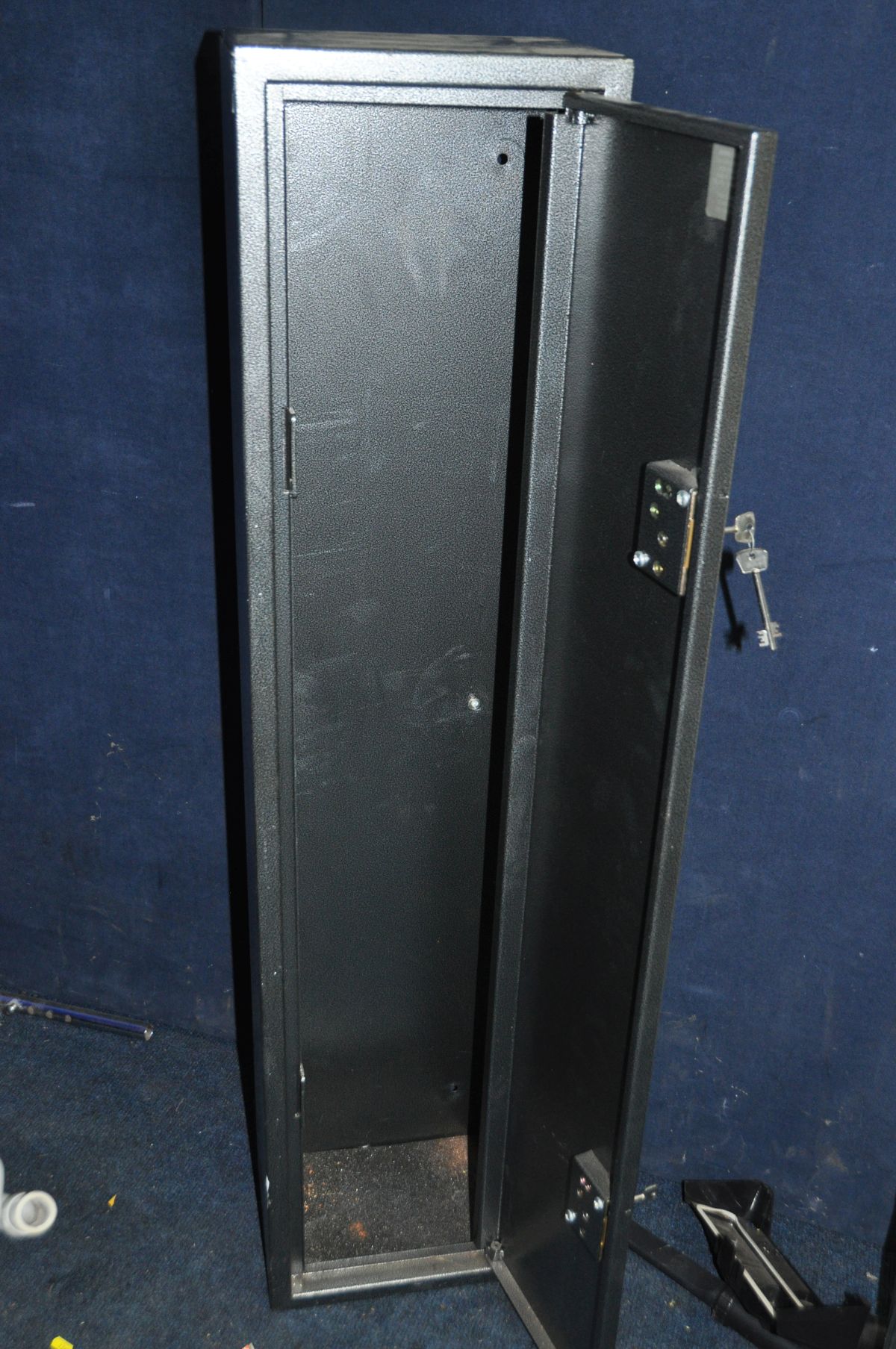 A BOXX SECURITY GUN CABINET with four keys width 30cm, depth 22cm, height 135cm - Image 2 of 2