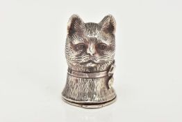 A SILVER CAT VESTA CASE, a novelty vesta case shaped like a cat with a bow, fitted with a hinged