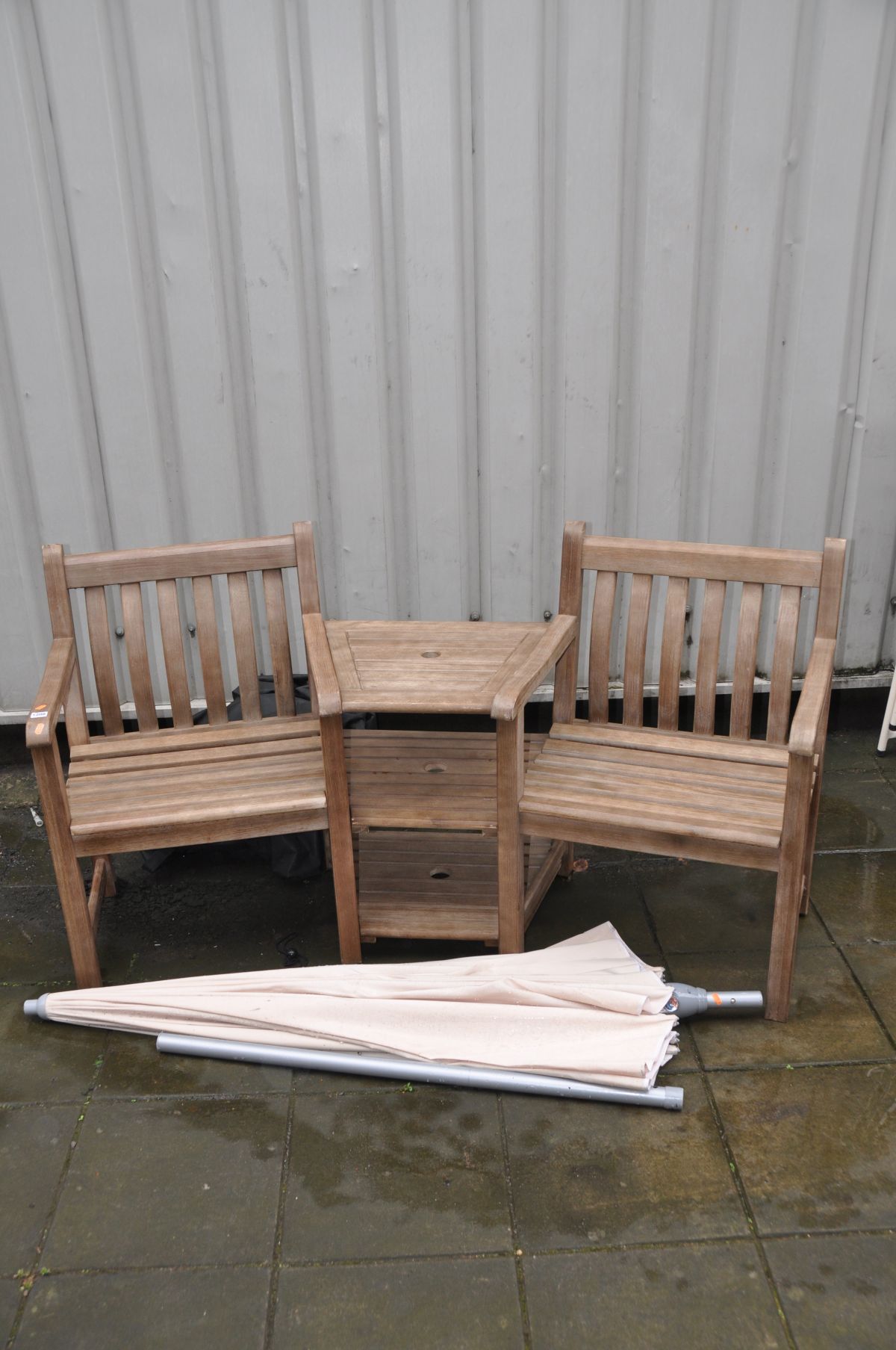 A MODERN HARDWOOD GARDEN LOVE SEAT with angle centre shelf, parasol and cover 180cm wide - Image 2 of 2