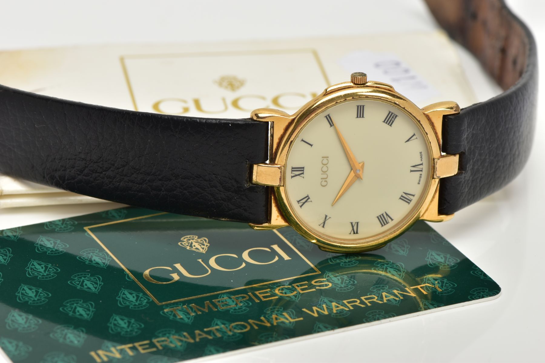 A GENTS 'GUCCI' WRISTWATCH, round cream dial signed 'Gucci', Roman numerals, gold tone hands, within - Image 3 of 5