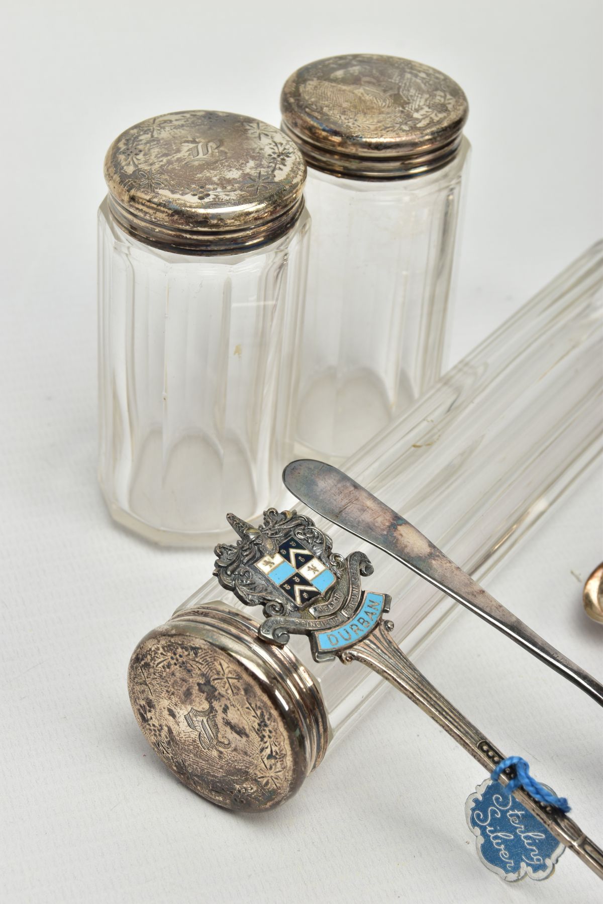 A BOX OF ASSORTED SILVER AND WHITE METAL ITEMS, to include a boxed silver and white guilloche enamel - Image 2 of 4