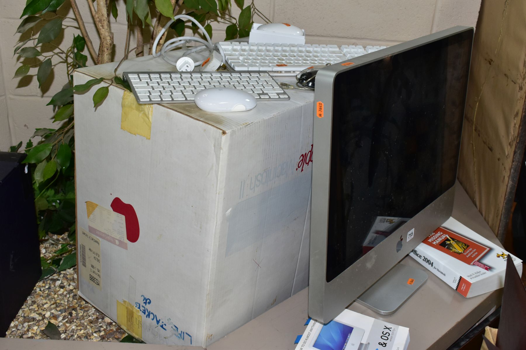 AN APPLE MAC G5 A1225 COMPUTER, password protected, will need restoring, complete with A1225 - Image 2 of 3