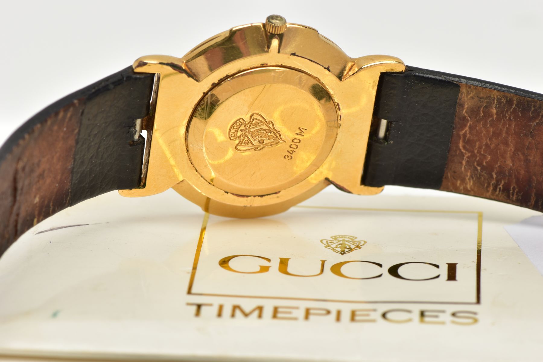 A GENTS 'GUCCI' WRISTWATCH, round cream dial signed 'Gucci', Roman numerals, gold tone hands, within - Image 4 of 5
