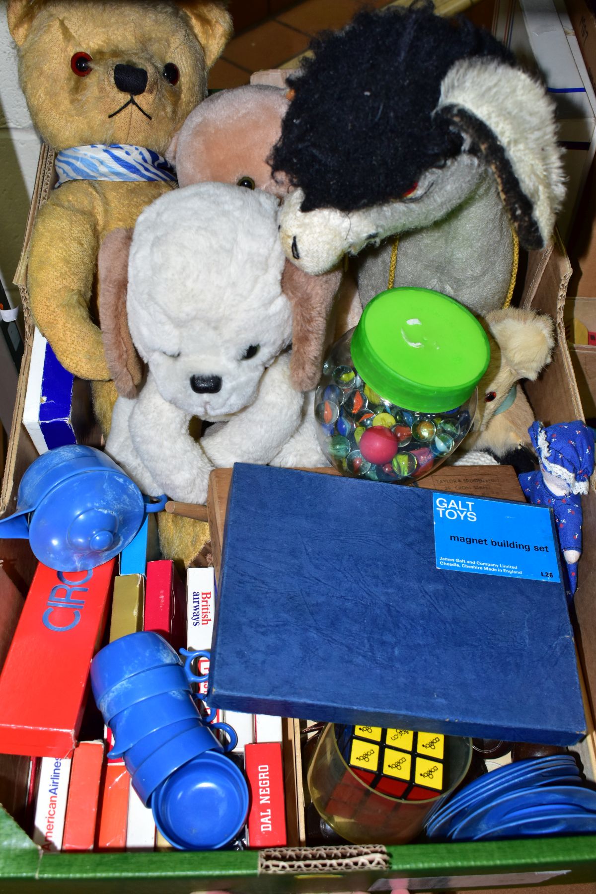 THREE BOXES AND LOOSE BOXED BOARD GAMES, CHILDREN'S TOYS, SOFT TOYS, ETC including Connect by - Image 5 of 9