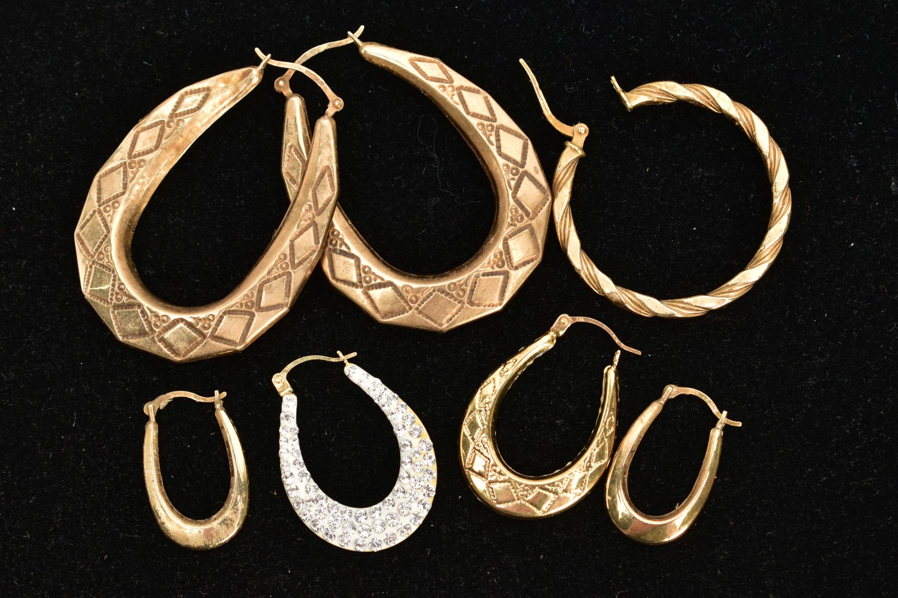THREE PAIRS OF HOOP EARRINGS AND A SINGLE EARRING, to include a large pair of oval drop hoop - Image 2 of 2