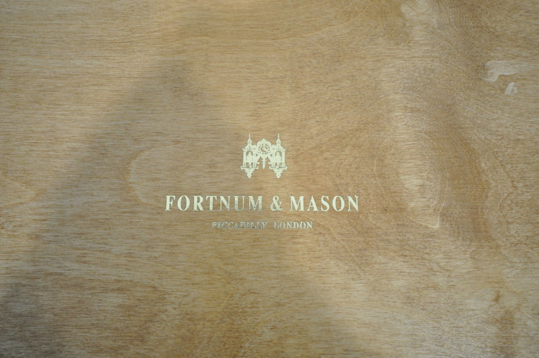 THREE VARIOUS FORTNUM & MASON ITEMS, to include a wine bottle presentation box, width 62cm x depth - Image 5 of 7