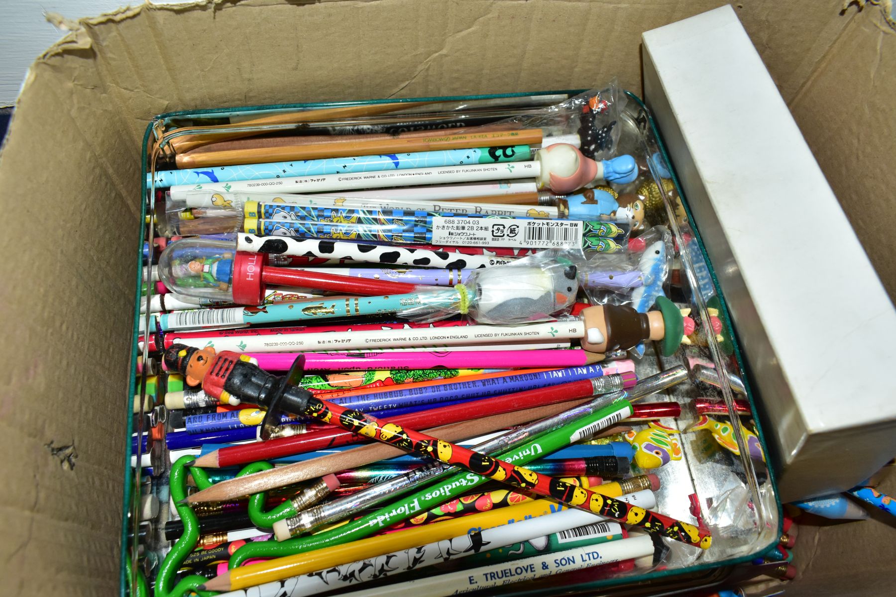 FOUR BOXES AND LOOSE METALWARES, PENCILS AND SUNDRY ITEMS, to include a large collection of pencils, - Image 7 of 7