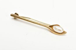 A 9CT GOLD CULTURED PEARL BAR BROOCH, plain polished bar set with a single cultured baroque pearl,