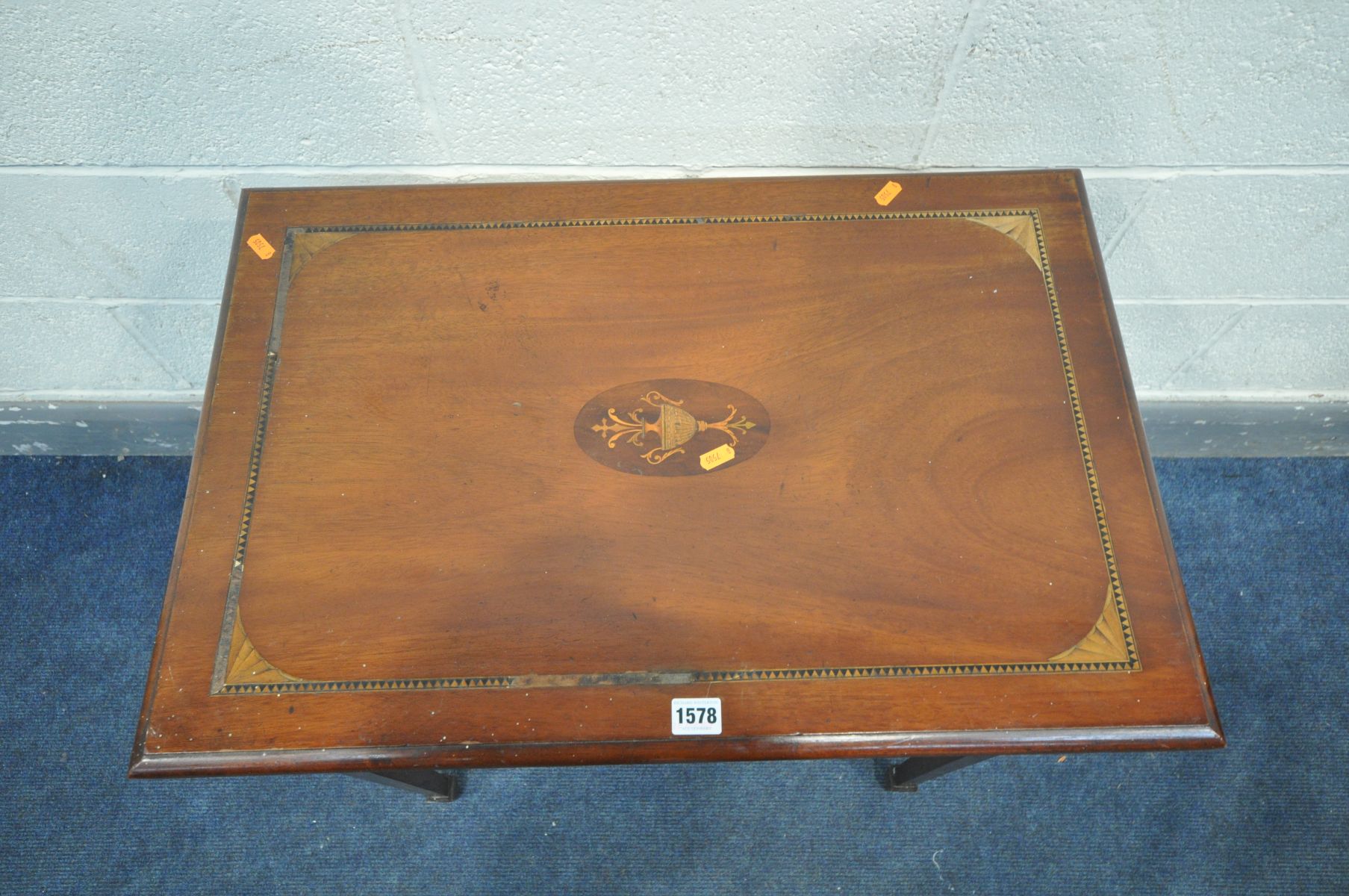 AN EDWARDIAN MAHOGANY AND INLAID RECTANGULAR SIDE TABLE, with a single drawer on square tapered legs - Image 4 of 4