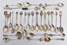 AN ASSORTMENT OF SILVER AND WHITE METAL TEASPOONS, to include fifteen silver hallmarked