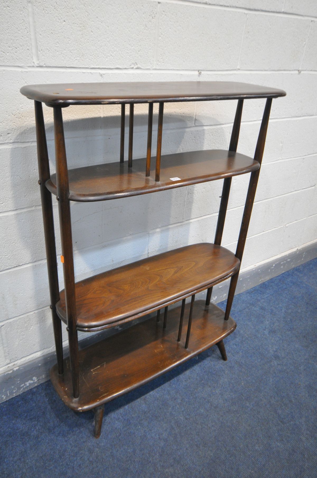AN ERCOL WINDSOR ELM GIRAFFE BOOKCASE/ROOM DIVIDER, made up of three shelves, with spindled dividers - Image 2 of 2