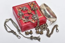 A SELECTION OF SILVER AND WHITE METAL JEWELLERY, to include a wide hinged bangle, engraved with a