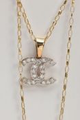 A 9CT GOLD CHAIN WITH A YELLOW METAL PENDANT, fine oval belcher chain fitted with a spring clasp,
