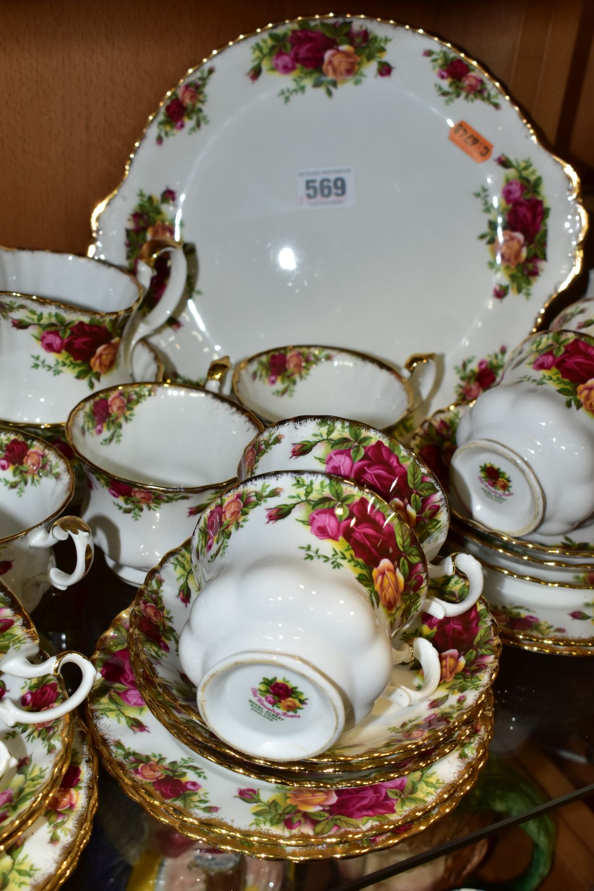 A ROYAL ALBERT OLD COUNTRY ROSES TEA SET, comprising a tea pot, height 18cm, milk jug, sugar bowl, a - Image 3 of 3