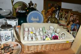 A GROUP OF CERAMICS, GLASS WARES AND SUNDRY ITEMS, to include a cased pair of Wedgwood Jasperware