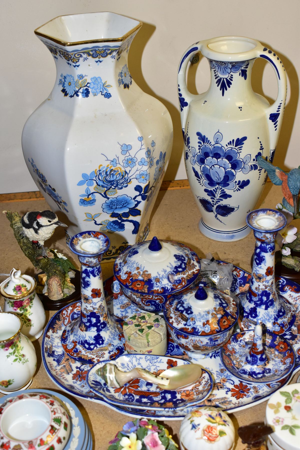 A GROUP OF CERAMICS, to include a Royal Albert Old Country Roses covered jar and vase height 8cm, - Image 3 of 3