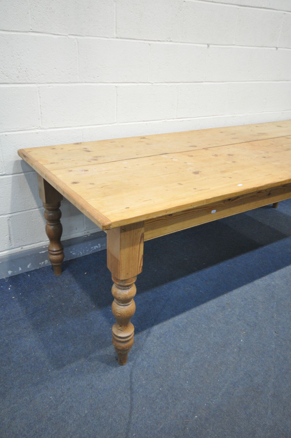 A 20TH CENTURY PINE KITCHEN TABLE, on turned legs, length 234cm x depth 96cm x height 77cm ( - Bild 2 aus 4