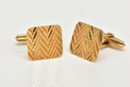 A PAIR OF 9CT GOLD CUFFLINKS, yellow gold square face with a chevron diamond cut pattern, fitted