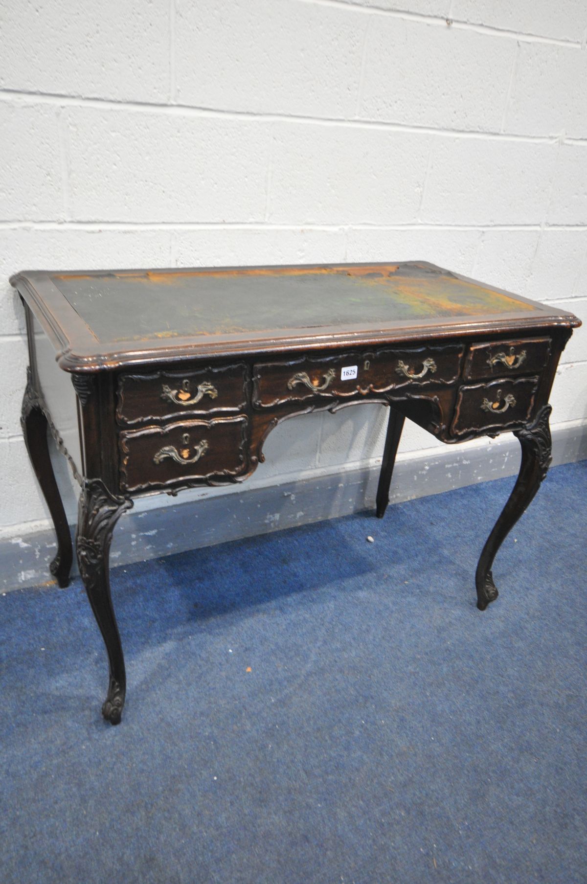 AN EARLY 20TH CENTURY FRENCH STYLE MAHOGANY LADIES DESK, with a distressed blue leather top, an - Image 2 of 4