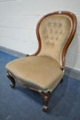 A VICTORIAN WALNUT SPOONBACK CHAIR