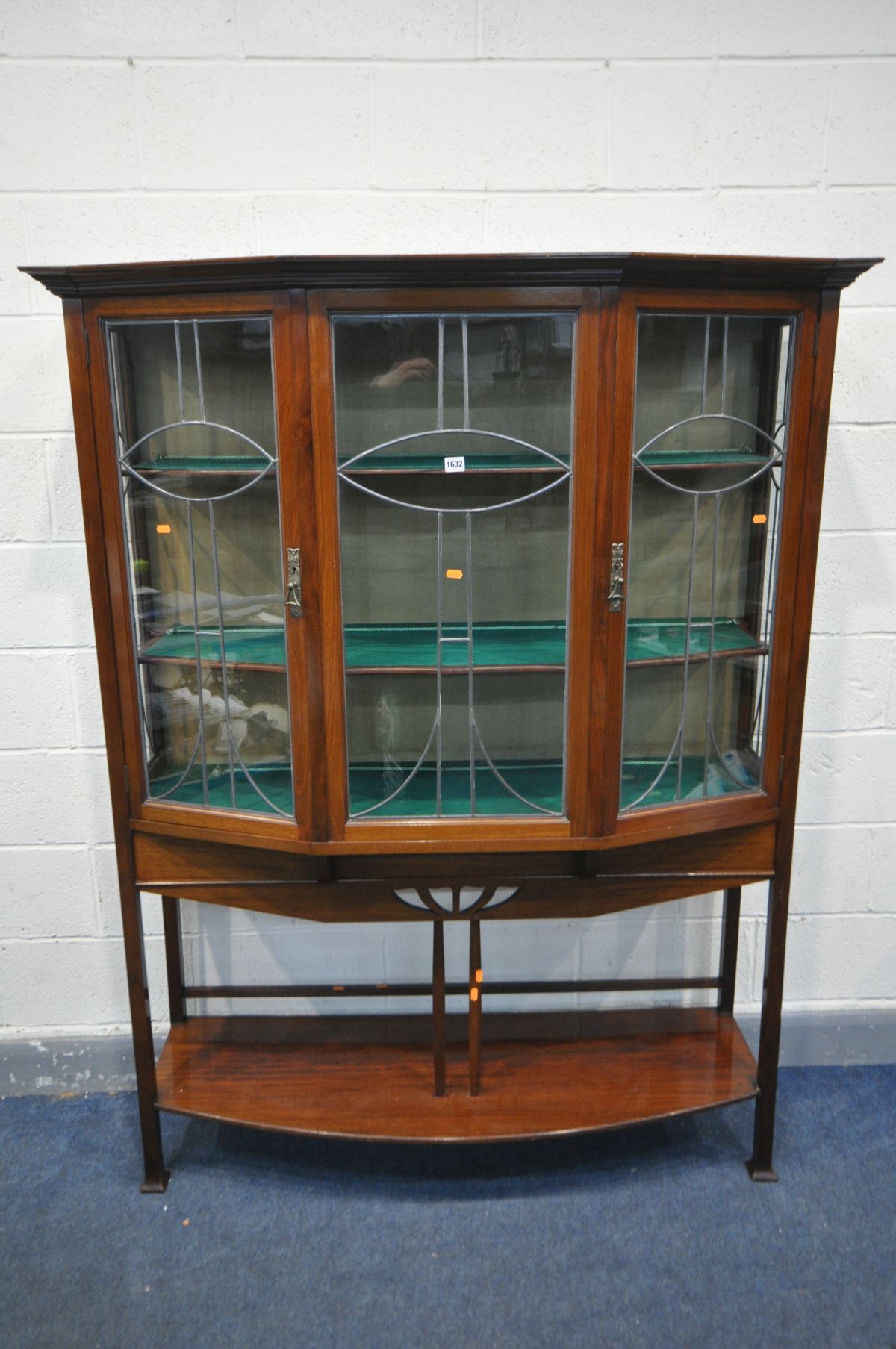 AN ARTS AND CRAFTS MAHOGANY DISPLAY CABINET, in the manner of Shapland and Petter of Barnstable, Art