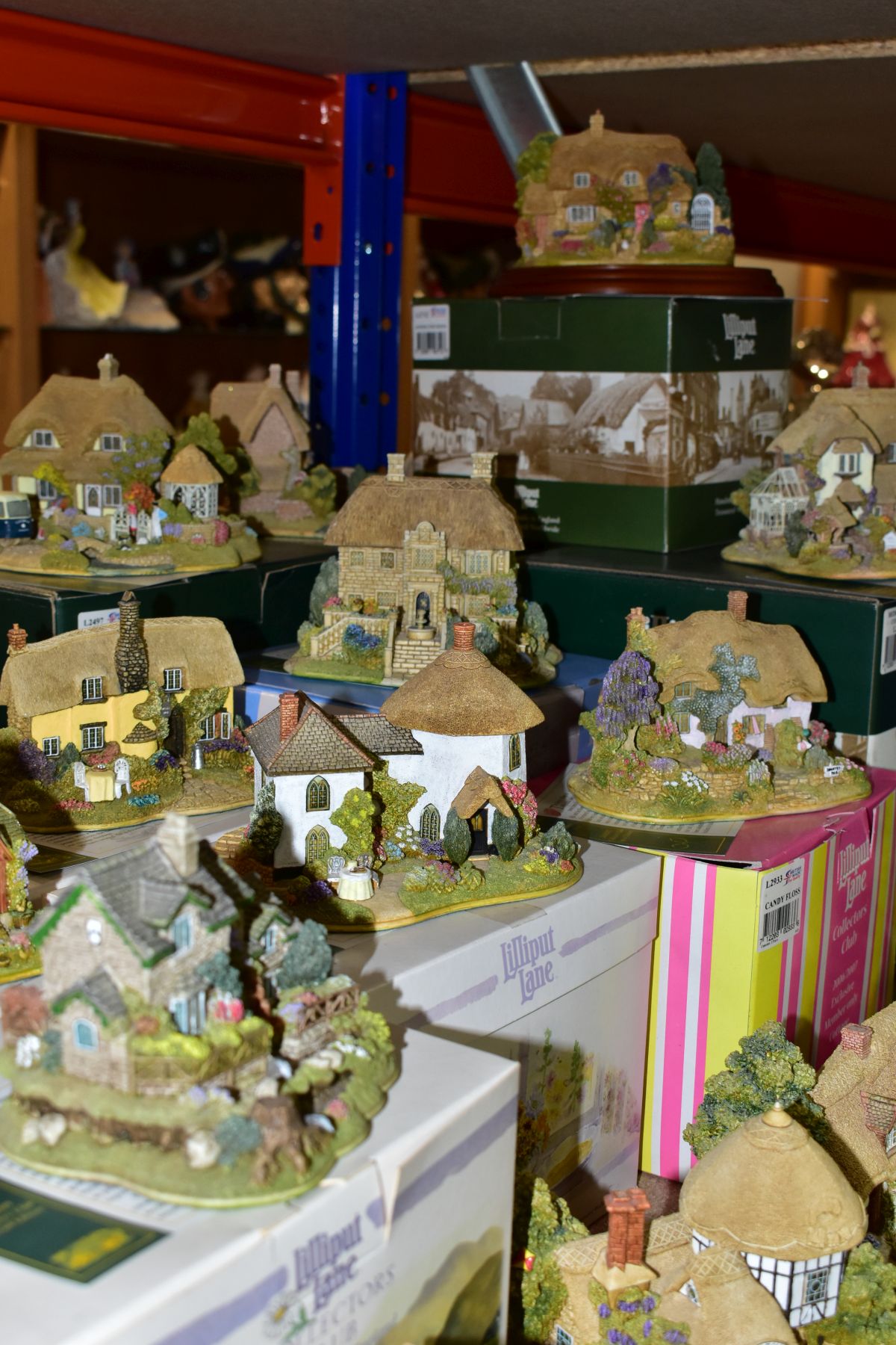 EIGHTEEN LILLIPUT LANE COLLECTORS CLUB SCULPTURES, fourteen boxed, two with no deeds, comprising - Image 3 of 6