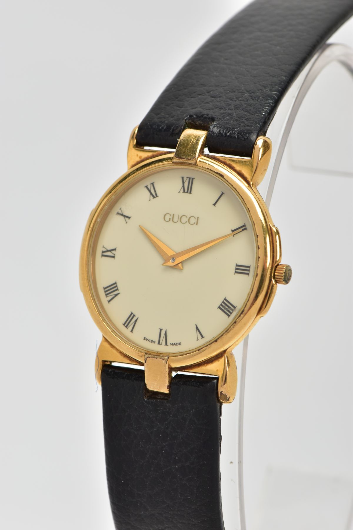 A GENTS 'GUCCI' WRISTWATCH, round cream dial signed 'Gucci', Roman numerals, gold tone hands, within - Image 2 of 5