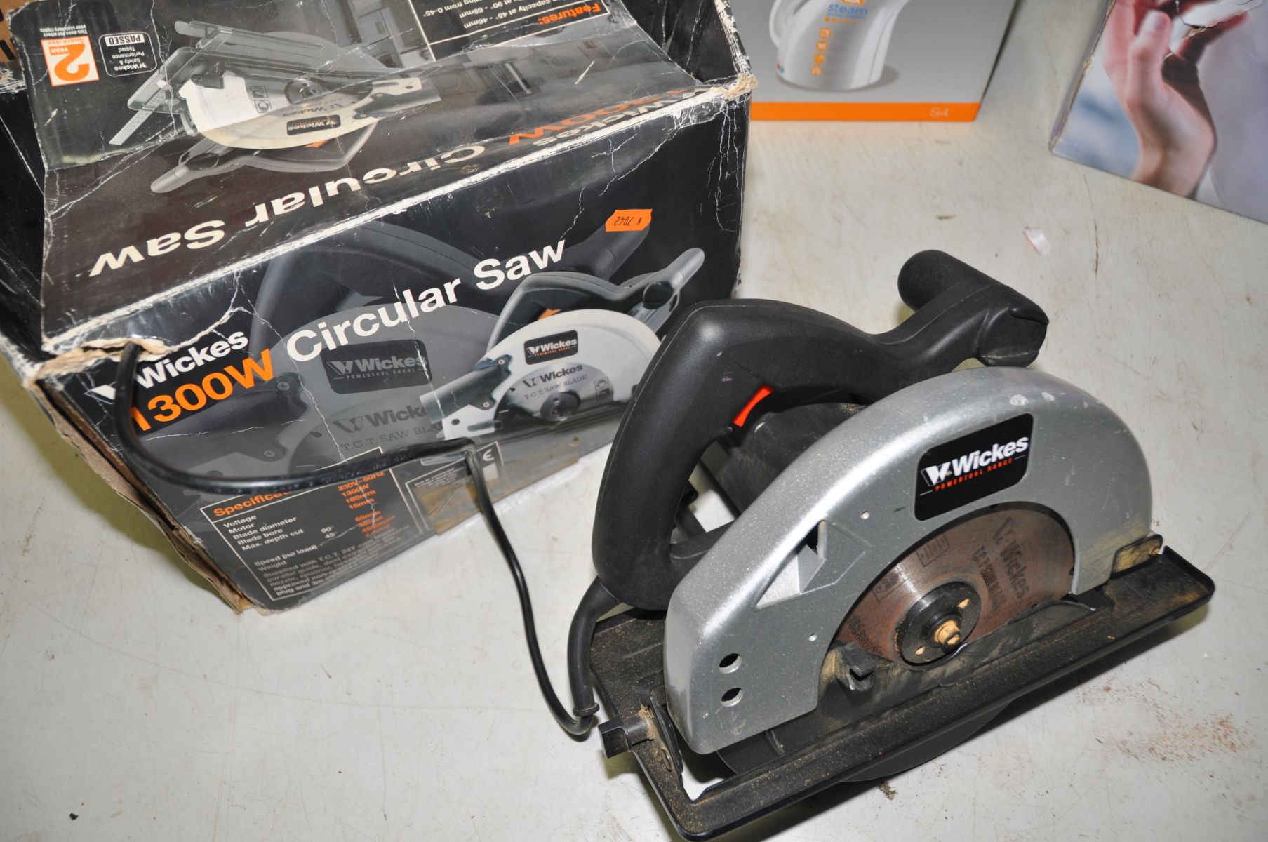 A WICKES CIRCULAR SAW (PAT pass and working) ,a Vax grime master model No s4, a Woolworths hand - Image 3 of 4