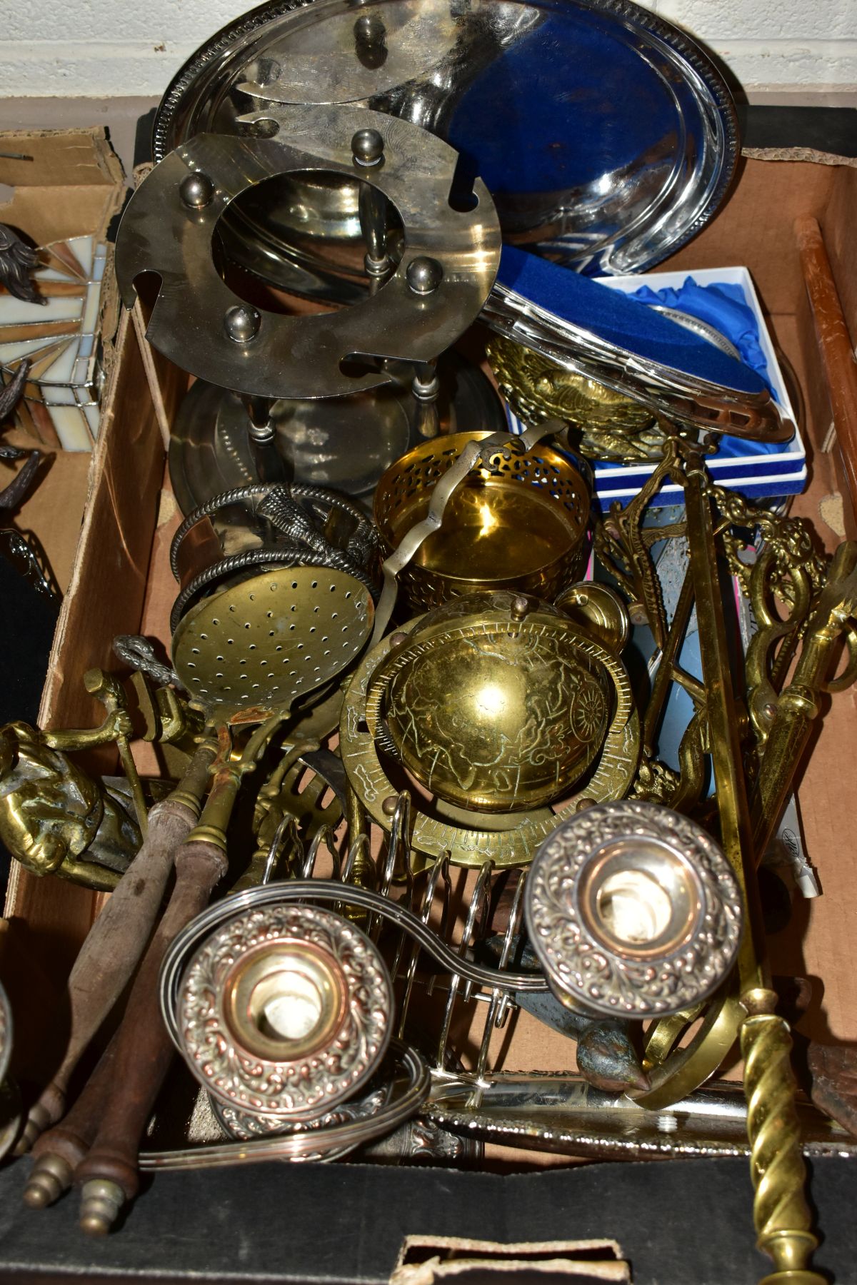 FOUR BOXES OF METALWARES AND SUNDRY ITEMS, to include plated trays, candelabrum and other items, a - Image 3 of 6