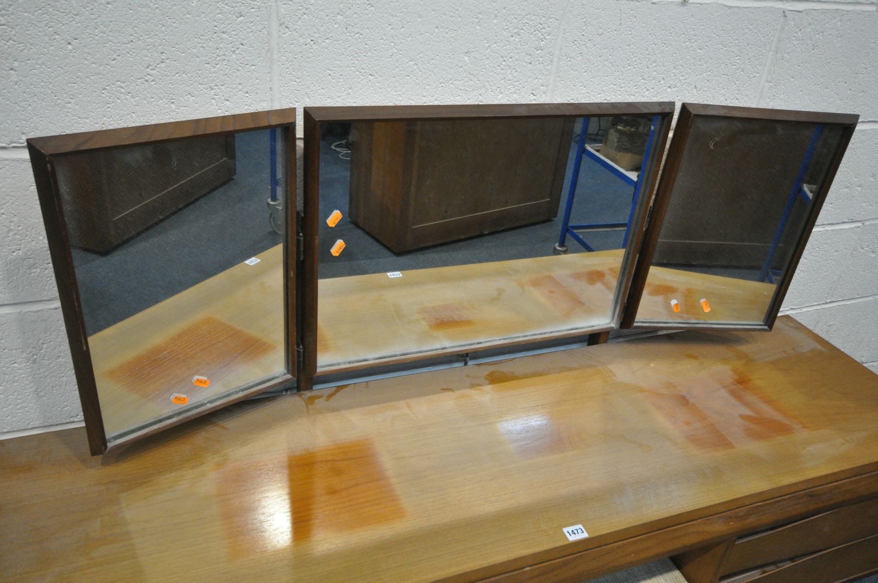 A MID CENTURY WHITE AND NEWTON DRESSING TABLE, with a triple dressing mirror, four drawer, on twin - Image 3 of 4