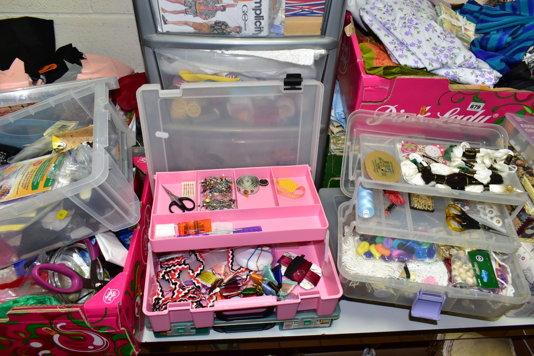 FOUR BOXES AND LOOSE FABRIC, HABERDASHERY AND SEWING ITEMS, to include three boxes of assorted - Image 6 of 8