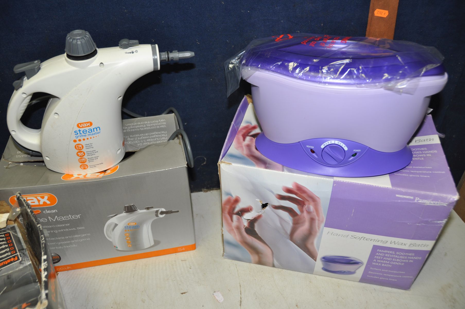 A WICKES CIRCULAR SAW (PAT pass and working) ,a Vax grime master model No s4, a Woolworths hand - Image 2 of 4