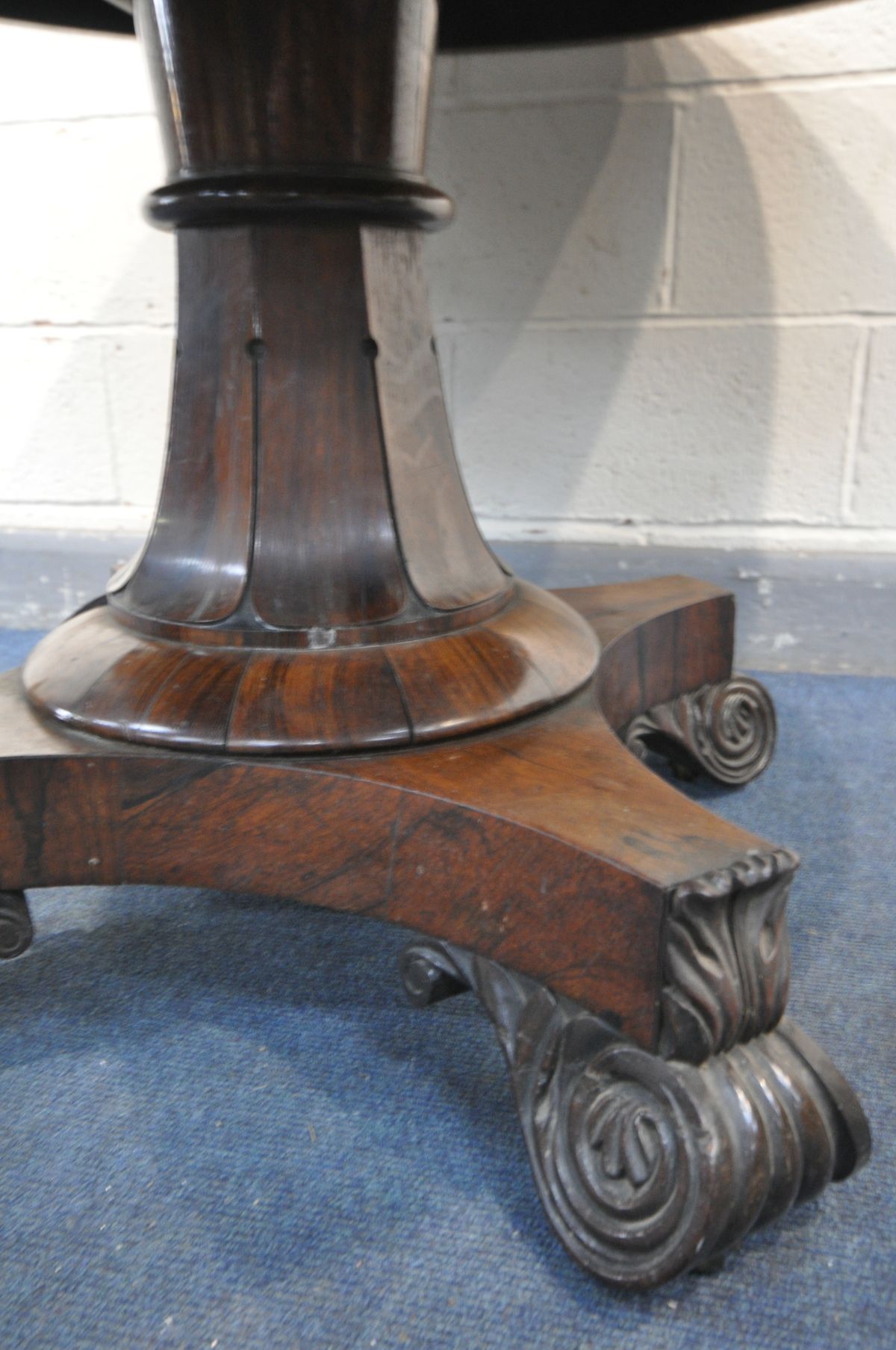 A GEORGE IV ROSEWOOD BREAKFAST TABLE, the circular tilt-top with a foliate brass inlaid border, on a - Image 6 of 11