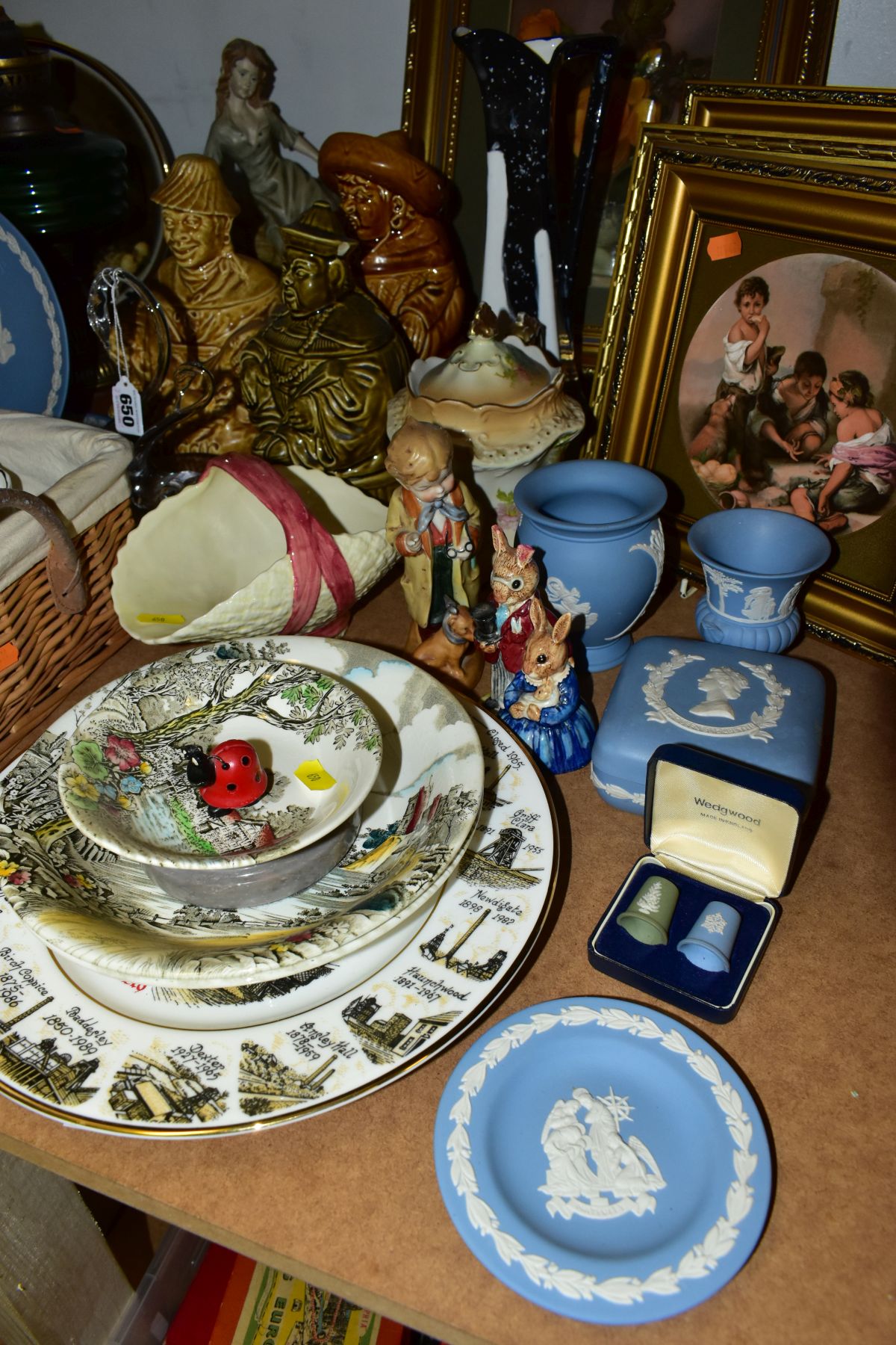 A GROUP OF CERAMICS, GLASS WARES AND SUNDRY ITEMS, to include a cased pair of Wedgwood Jasperware - Image 2 of 6