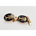 A PAIR OF 9CT GOLD ONYX CUFFLINKS, oval cut onyx approximate dimensions length 19mm x width 13mm,