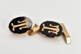 A PAIR OF 9CT GOLD ONYX CUFFLINKS, oval cut onyx approximate dimensions length 19mm x width 13mm,