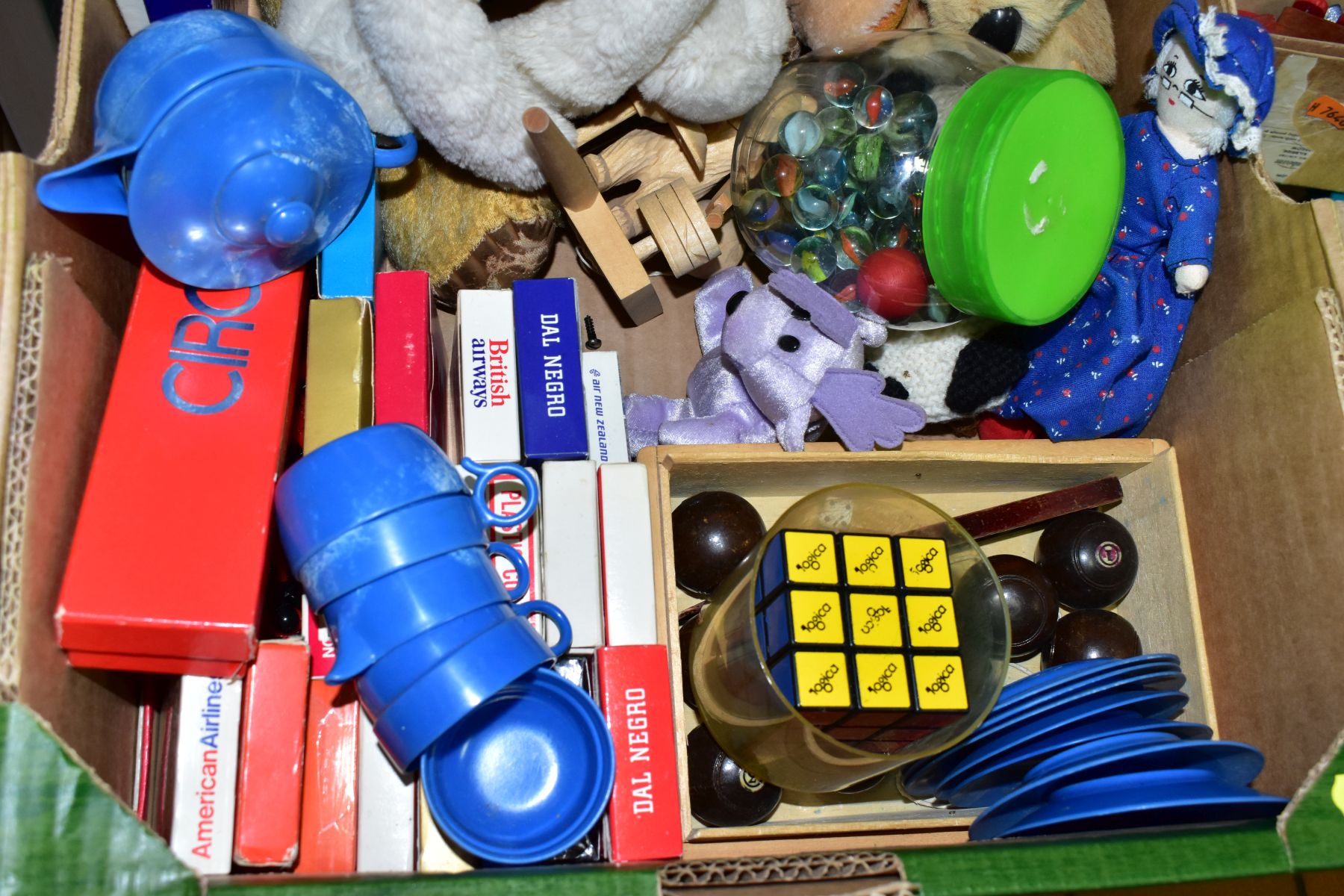 THREE BOXES AND LOOSE BOXED BOARD GAMES, CHILDREN'S TOYS, SOFT TOYS, ETC including Connect by - Image 6 of 9