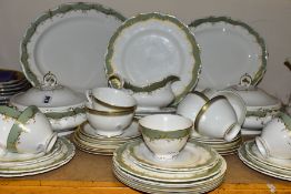 A TWENTY NINE PIECE ROYAL DOULTON FONTAINEBLEAU H4978 DINNER SERVICE WITH EIGHTEEN PIECES OF