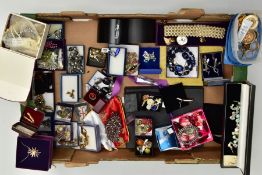 A BOX OF ASSORTED COSTUME JEWELLERY, to include various brooches, chains, pendant necklaces,