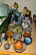 A GROUP OF PAPERWEIGHTS AND DECORATIVE GLASSWARES, to include a pastel pink, blue and green art