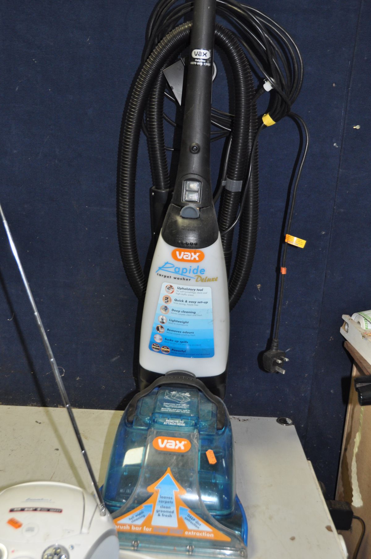 A VAX RAPIDE DELUXE CARPET WASHER, a Roberts Zoombox 2 CD radio and an Easygoods 20in fan (all PAT - Image 3 of 3